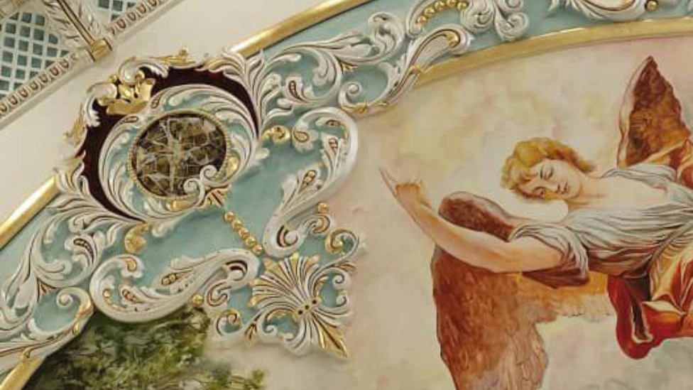 Shell patina and decorative painting in Tabriz