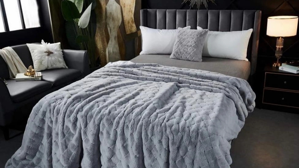 Bedspreads, rugs, towels and blankets Nestern Shop in Tabriz