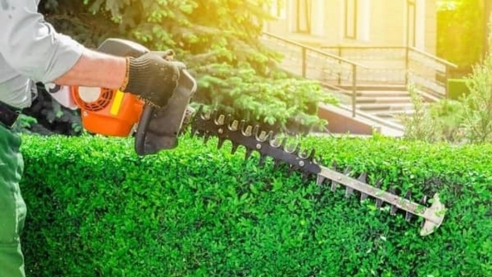 Agricultural and gardening equipment