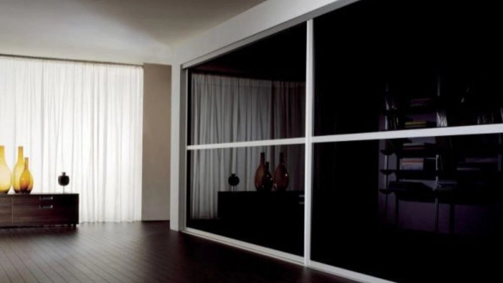 Acquaintance with black Lacobel glass