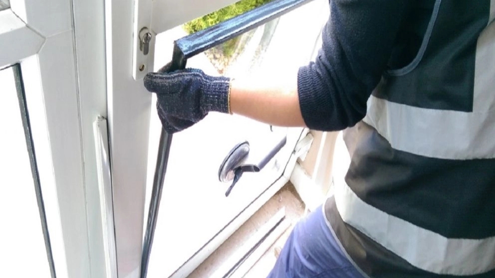 Construction and installation of double-glazed doors and windows in Mahalat and Central Dilijan