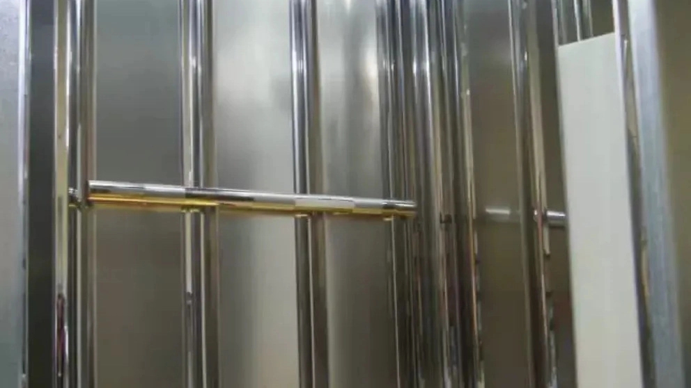 Types of elevator cabins depending on the materials used in the design