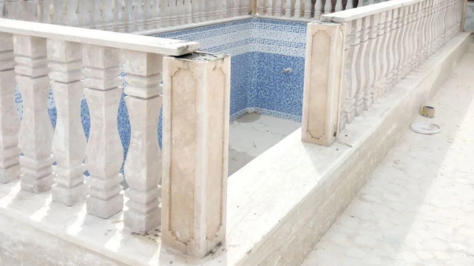 Features of the plain stone fence