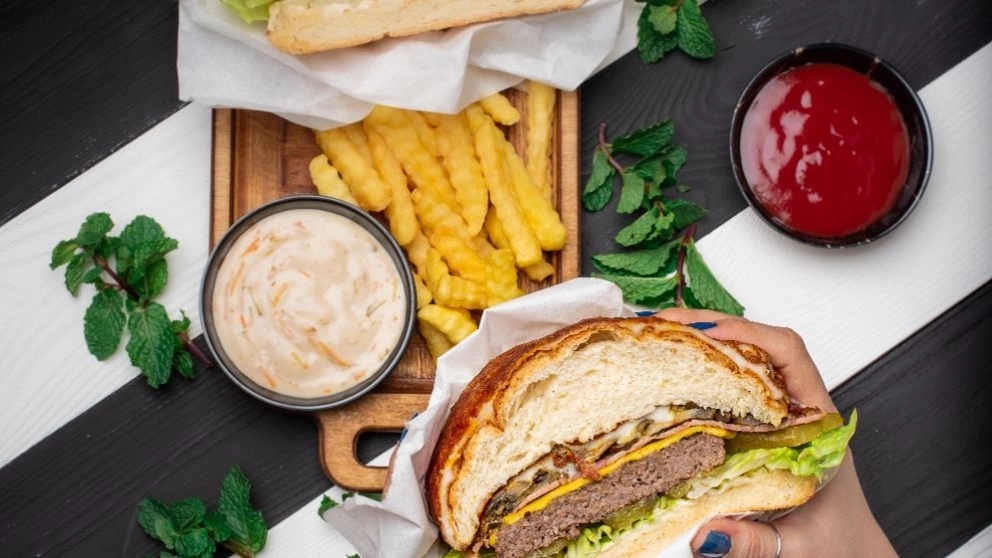 Adequate interior decoration design and fast food