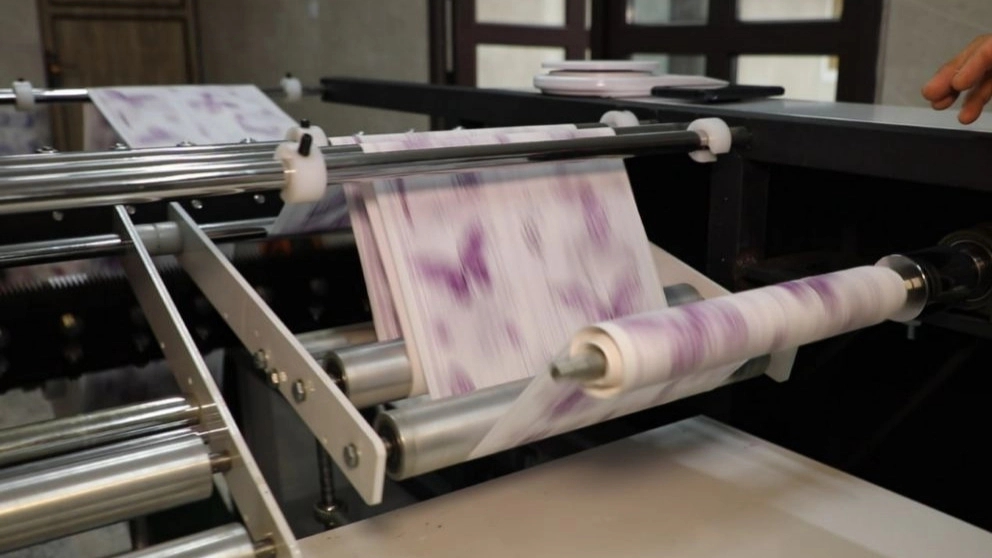 What is a disposable table roll machine?