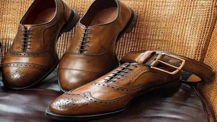 Production of bow tie men's and women's shoes in Tabriz