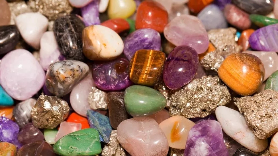 All kinds of precious and semi-precious stones