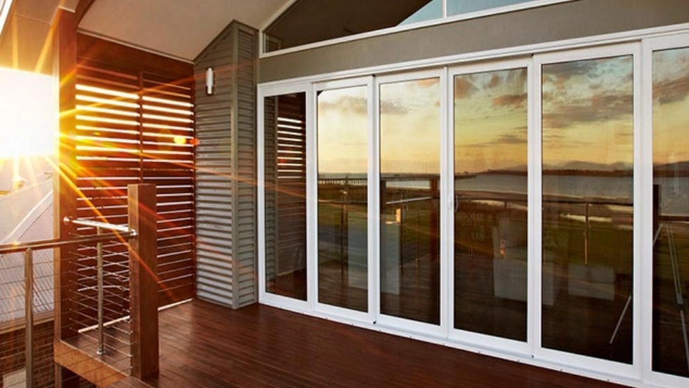 Features of good and standard double-glazed windows and doors