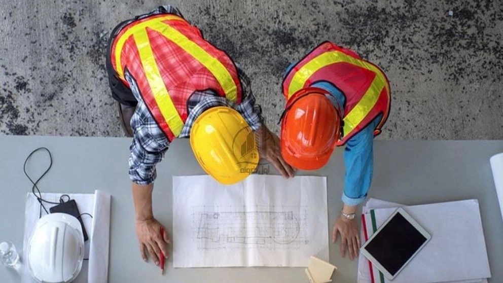 Who is the building contractor and what are his duties?