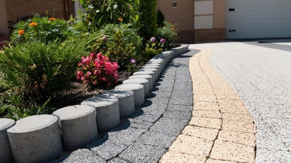 Familiarity with polymer mosaic and its applications in covering the floor and facade of buildings