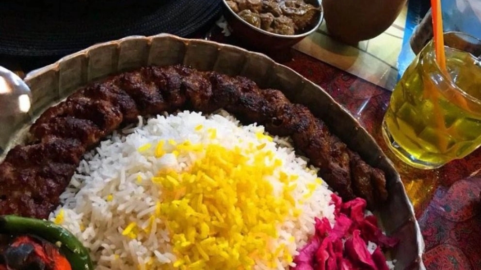 How should a good restaurant be?