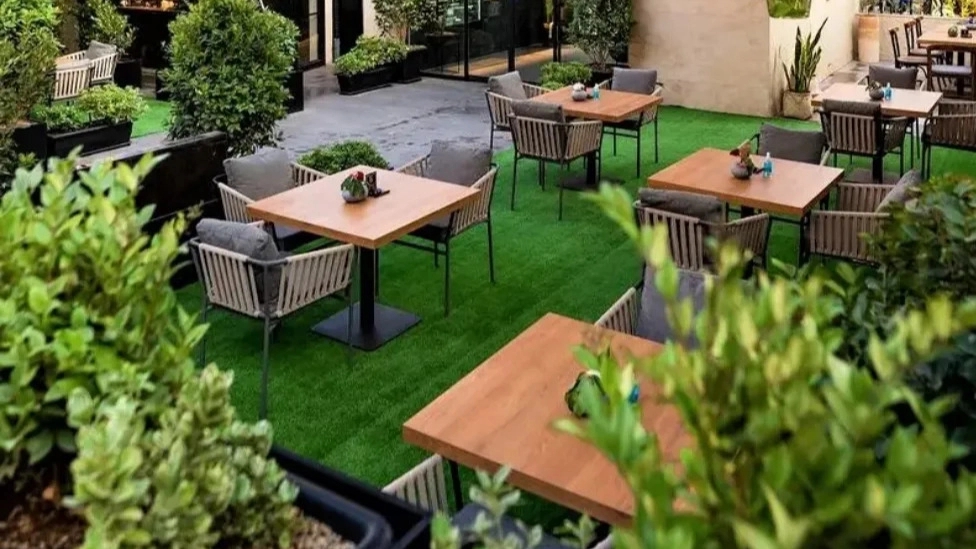 Caffino Cafe, offering hot and cold bars and fast food in Yazd