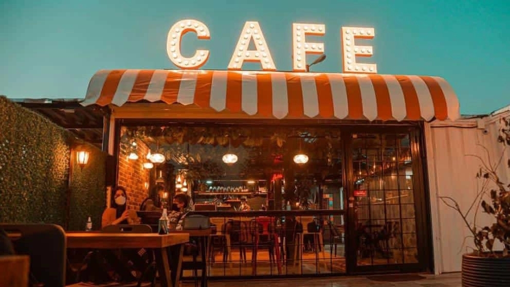 A look at the functional, visual, sensory and social aspects of city cafes