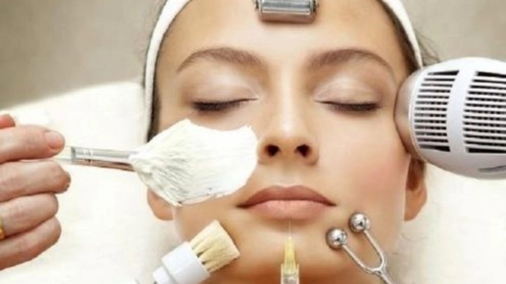 What are the benefits of a facial for the skin?