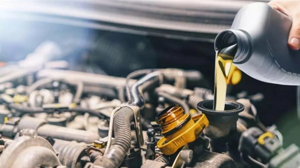 Engine oil contents and additives