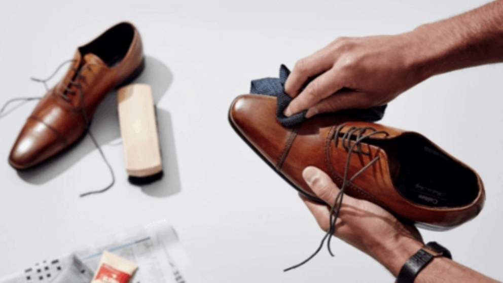 How to maintain leather shoes