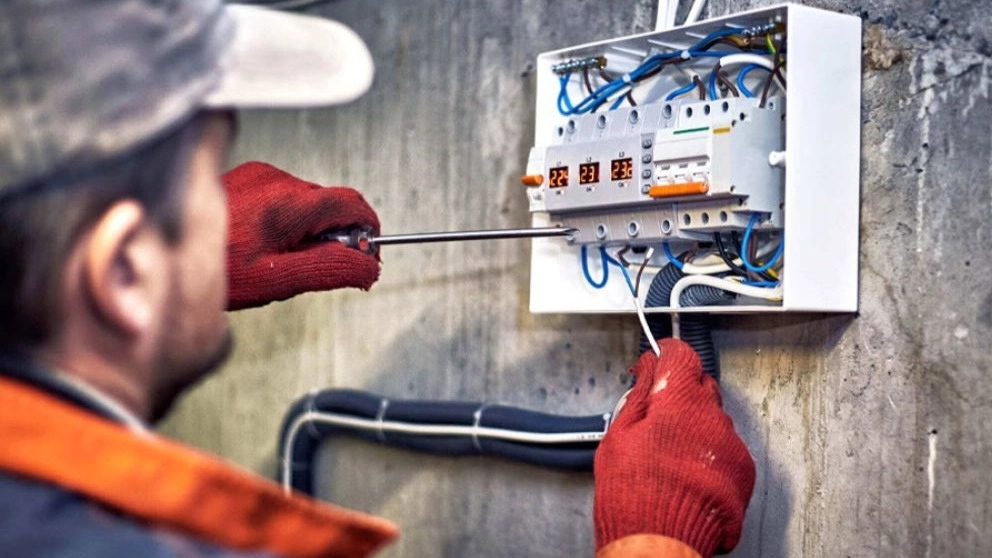 Haghigi technical and professional training complex, training skill and safety courses in Mubarakeh, Isfahan