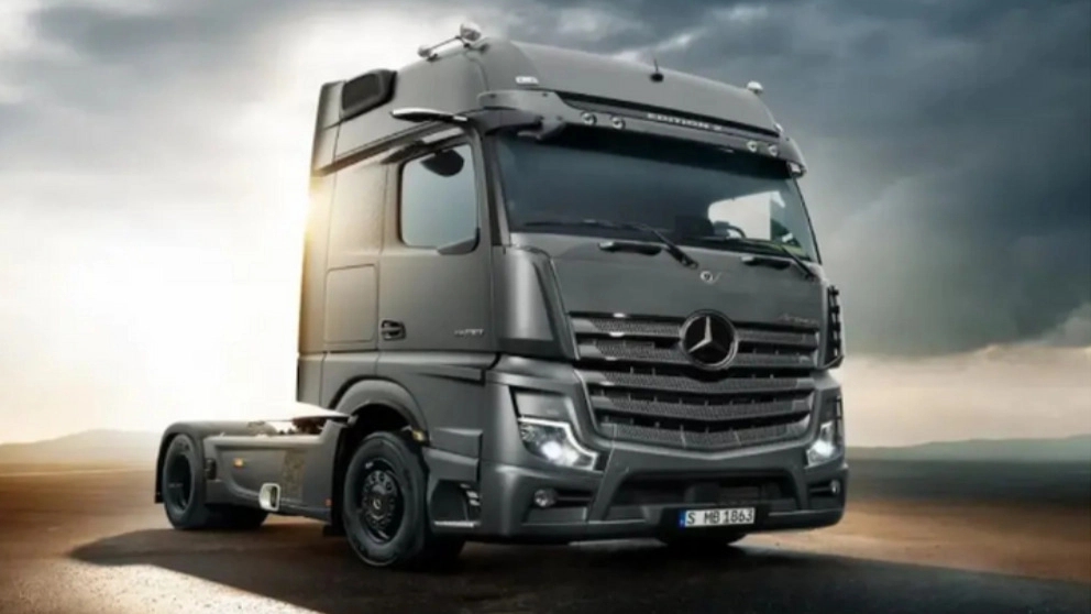Sale of heavy trucks at Mellat exhibition