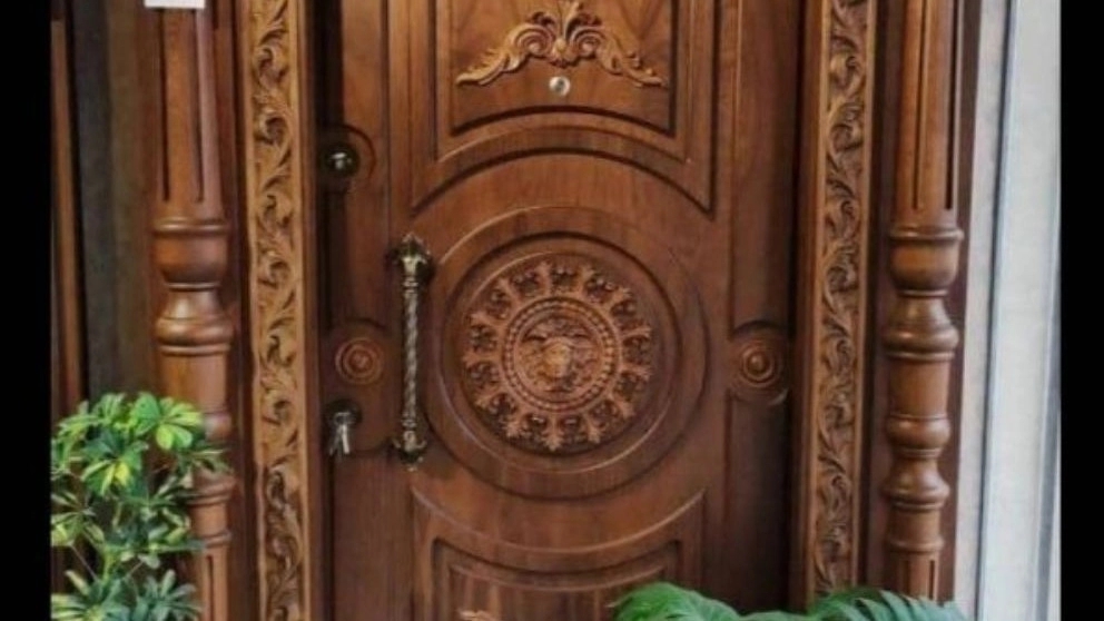 Why should we use an anti-theft door?