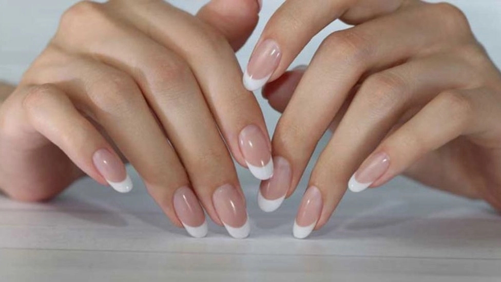 What is nail laminate and what are its advantages?