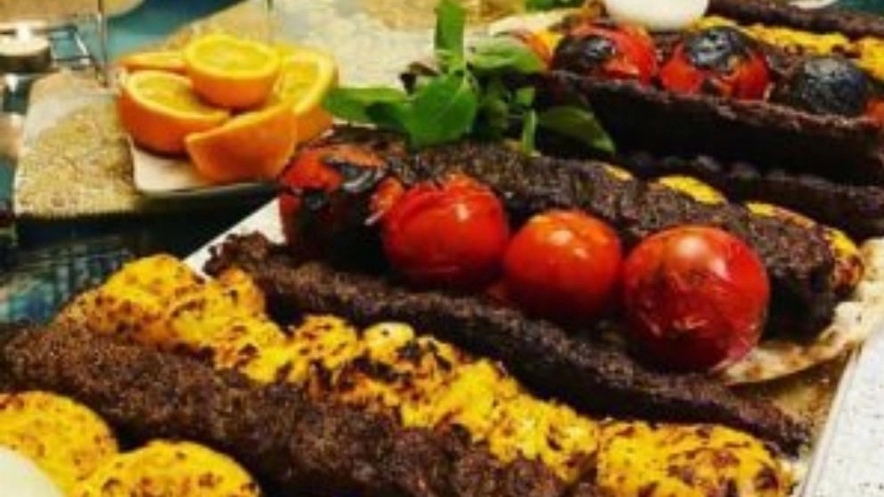 Bagh Restaurant Gando, a variety of Iranian and Farengi dishes in Sistan Baluchistan