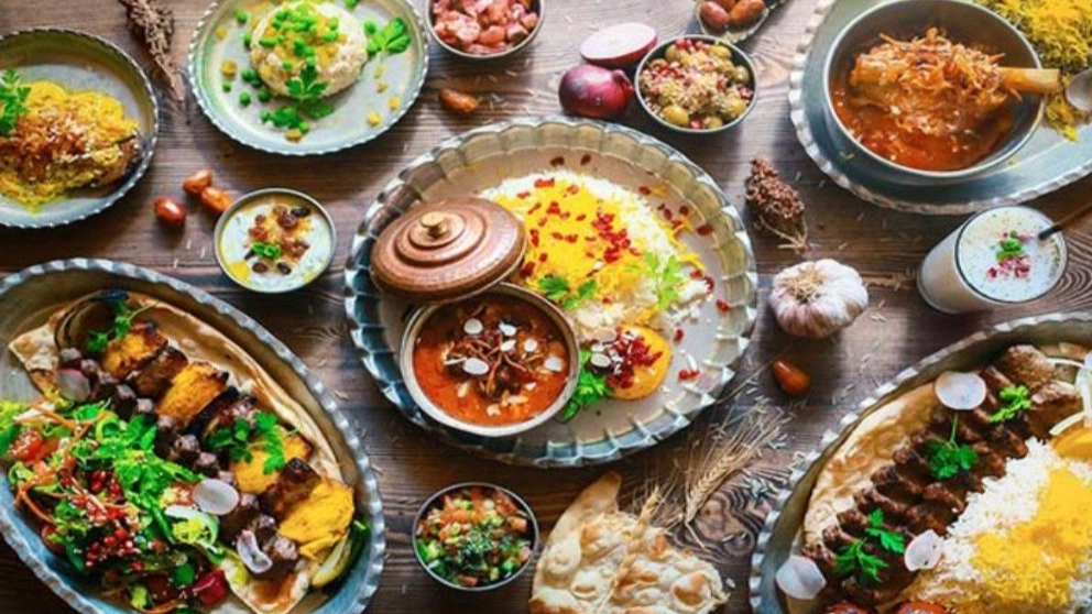 Si Dar Restaurant Cafe, serves a variety of Iranian food in Qaimshahr