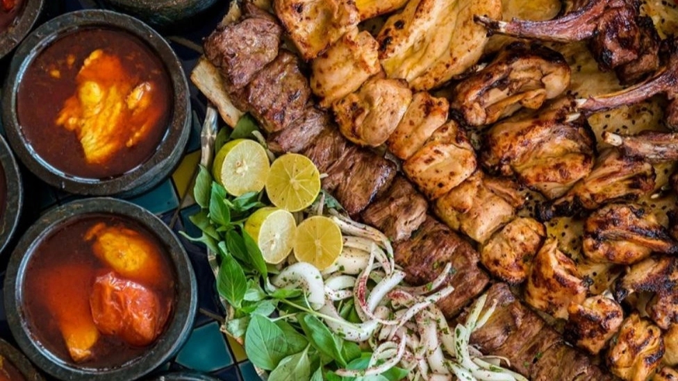 Barkeh Restaurant Garden, a variety of Iranian food in Andimshek