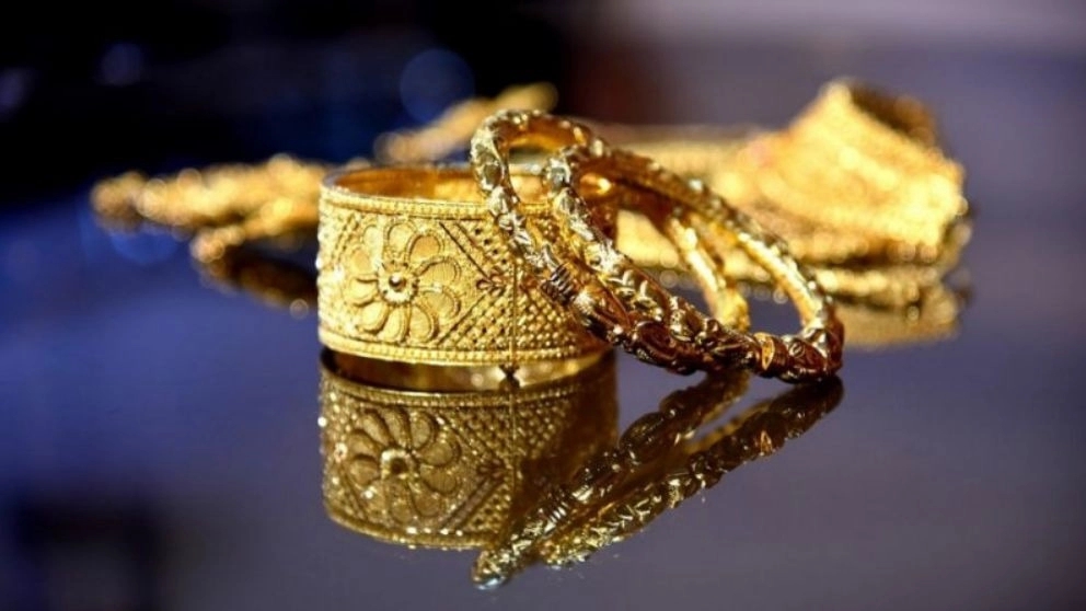 Hanging gold gallery in Tehran