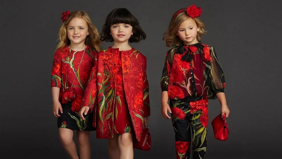 What points should be considered when buying clothes for children?