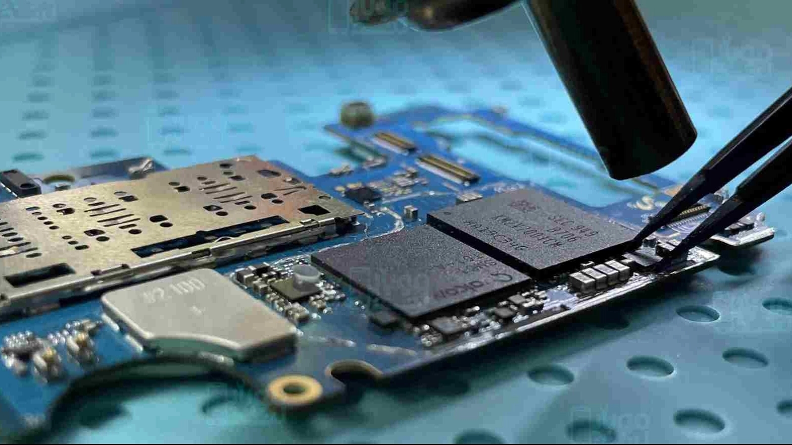 Mobile phone repair training and small electronic boards in Shiraz