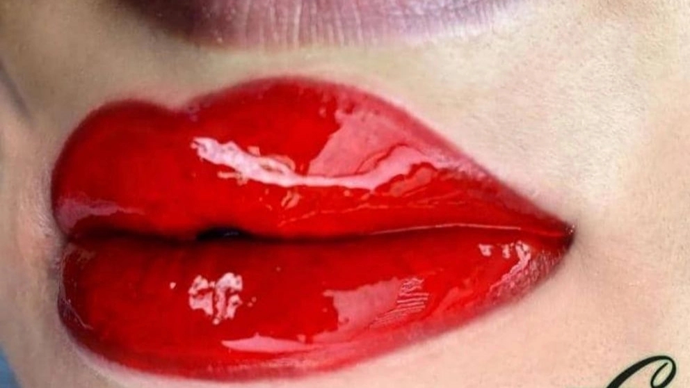 What is permanent makeup and what are its uses?