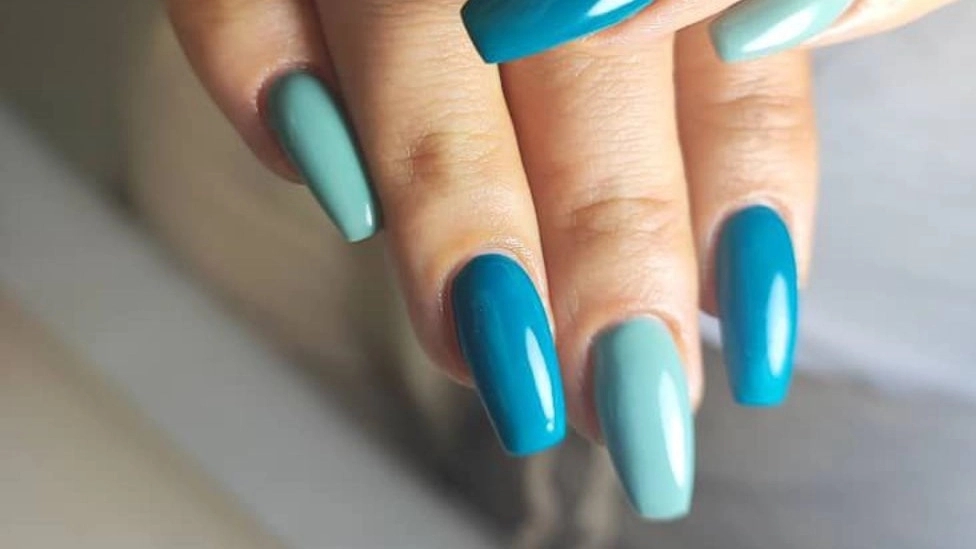 Types of nail implants
