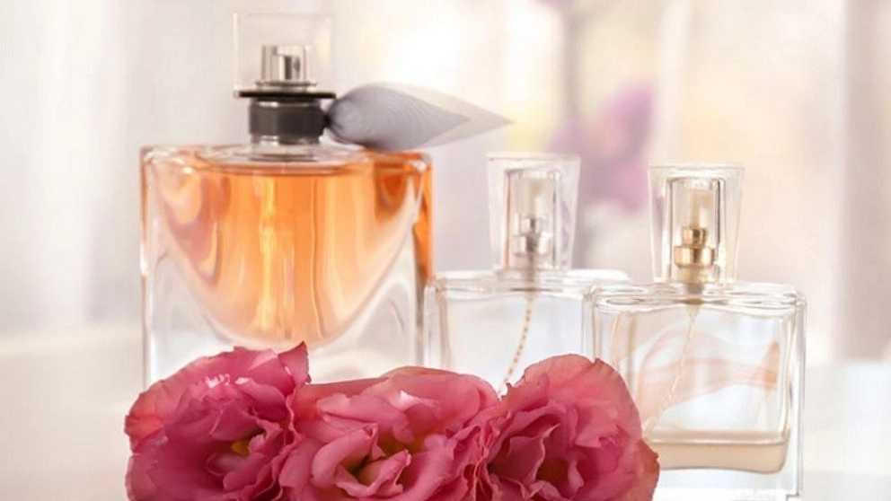 Sale and distribution of all perfumes and all kinds of gift boxes and Ahura bags in Arak