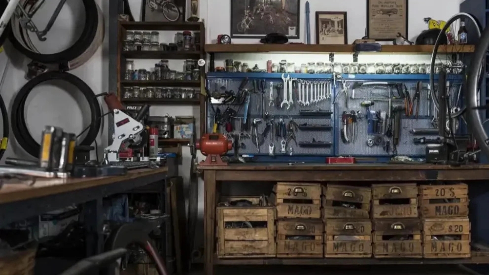 List of equipment of auto mechanic workshop
