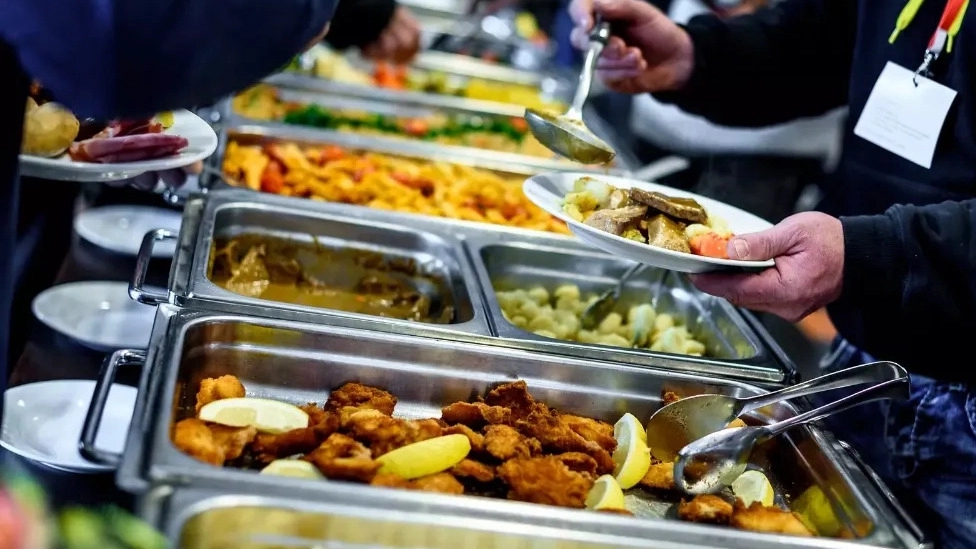 What is the difference between catering and restaurant?