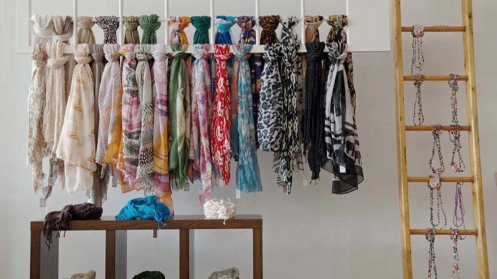 How to choose the right shawl and scarf?
