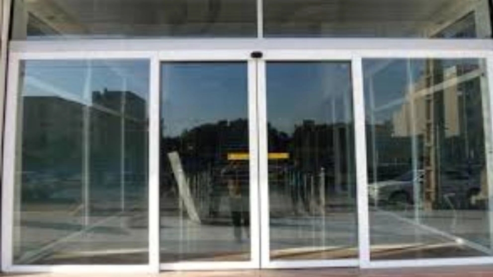 Unbreakable glass Iran Sharq Ahmadi in Tehran