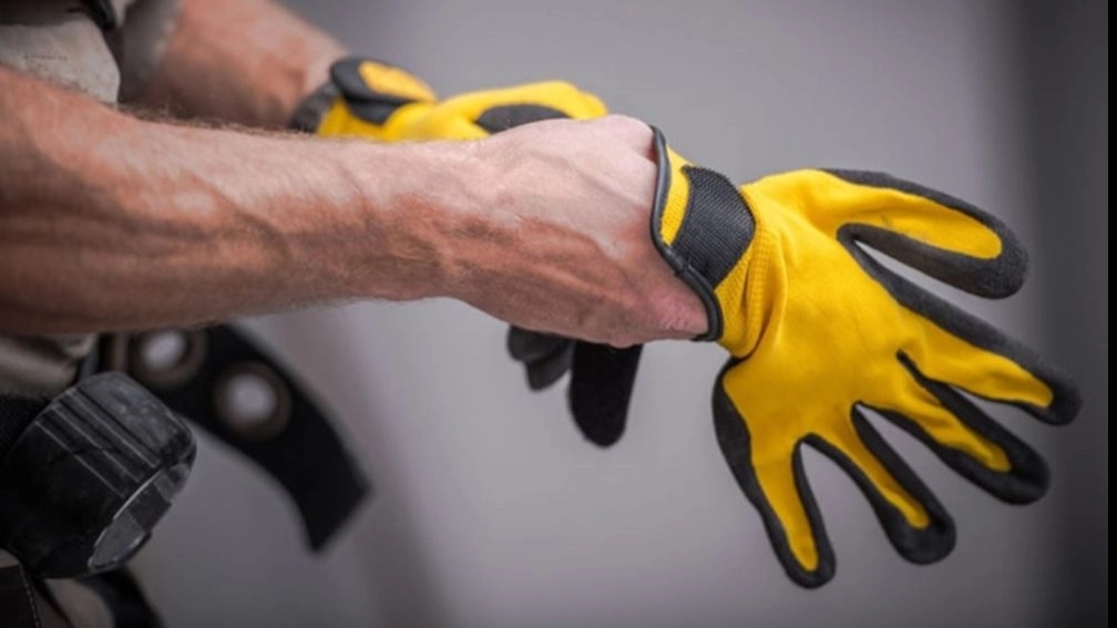 Leader gloves, production and sale of industrial gloves in Isfahan