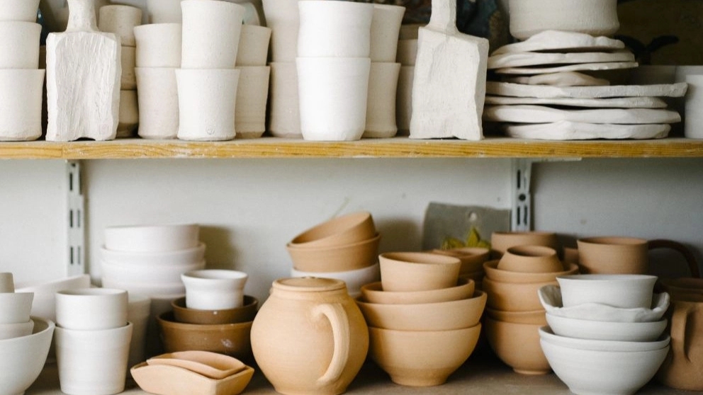 Sun Sea Pottery Gallery, a producer of all kinds of ceramic dishes in Tehran