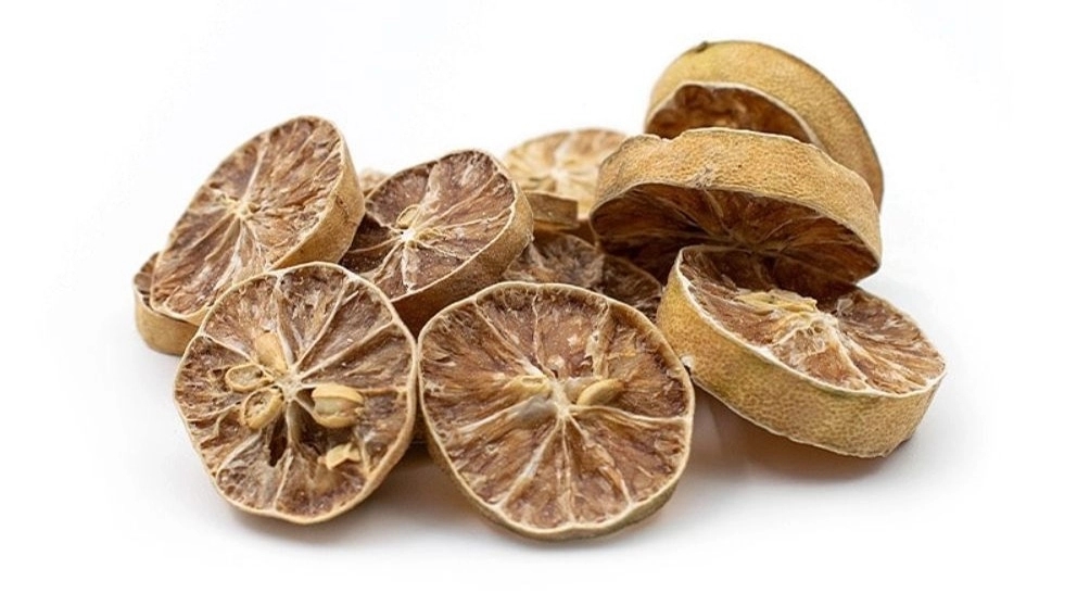 Limo Younik buys and sells Omani lemon products and citrus fruits in Jahrom, Fars