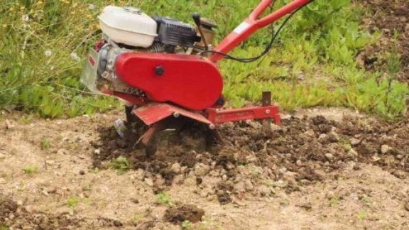 Advantages of using a rotary tiller