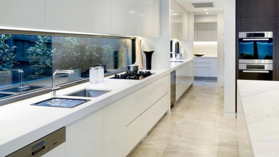Advantages of glass cabinets