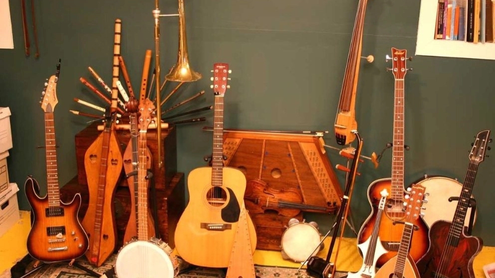 The most important techniques of playing strings and three strings