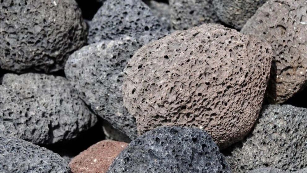 Style Sazeh, mineral pumice sales center in Qorveh