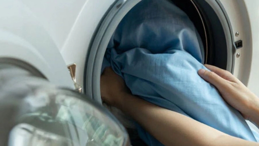 The difference between front door and top door laundry