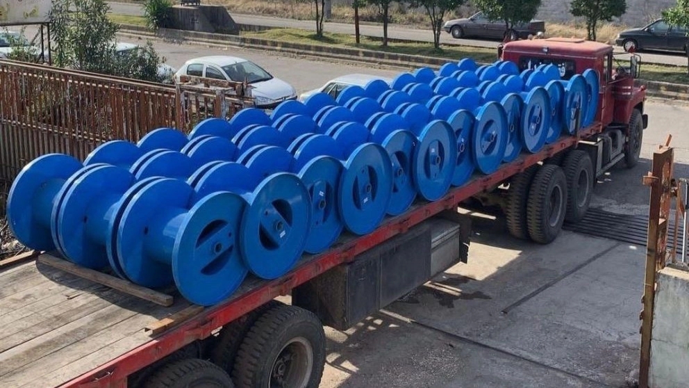 Poya is a glorious industry, manufacturing and selling metal spools of wire and cable in Rasht