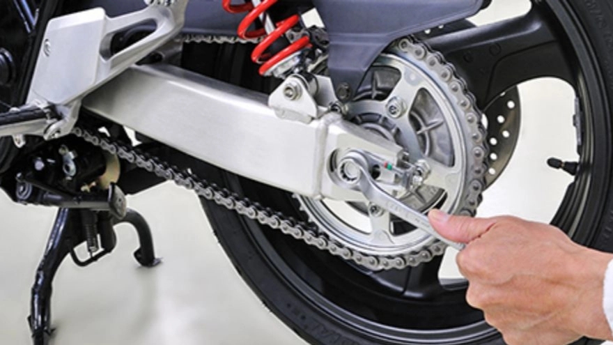 Digi Motor store, selling motorcycle spare parts in Tehran