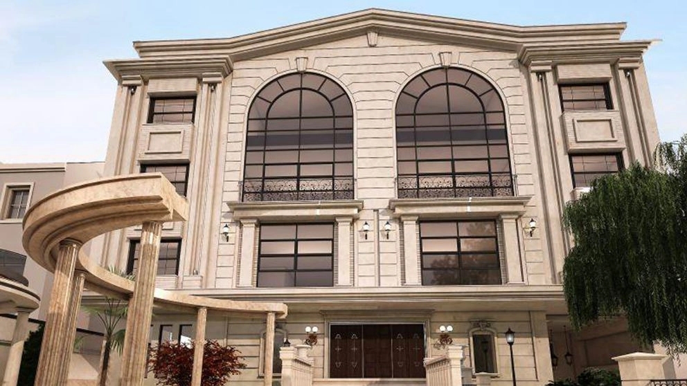 What is the reason for the popularity of the Roman facade?