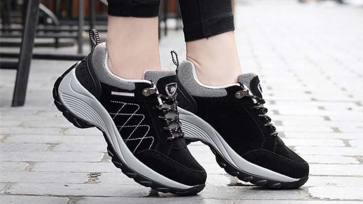 Benefits of wearing sneakers