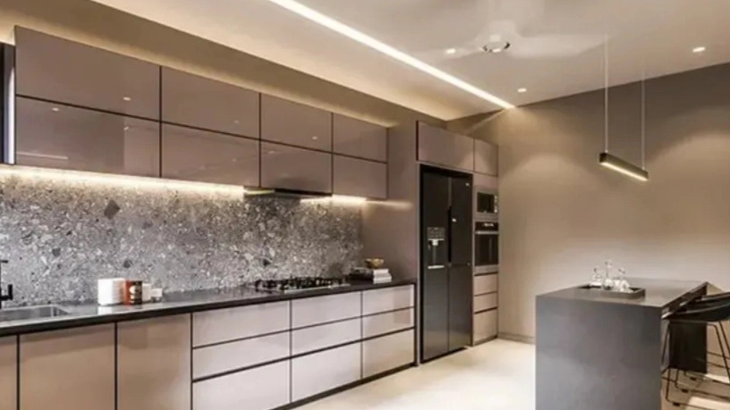 What effect does the color of the kitchen cabinet have on the beauty of the house?